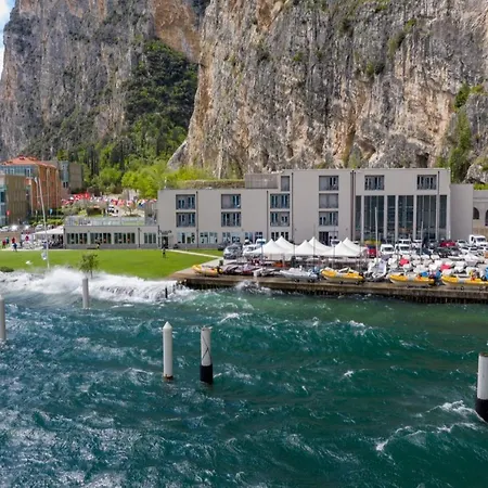 Campione Univela Ostello Tremosine